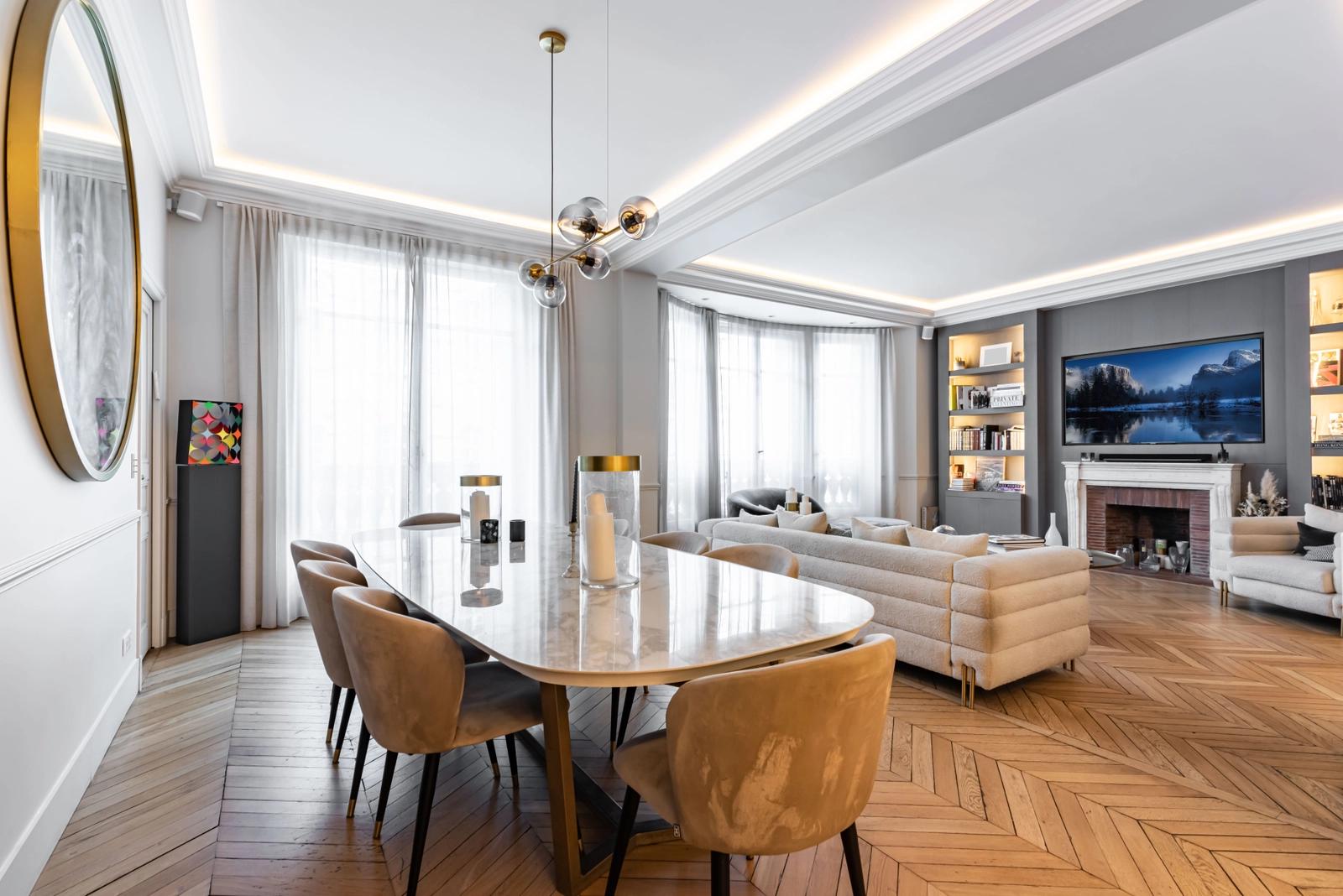 Modern, chic and sober Haussmann apartment