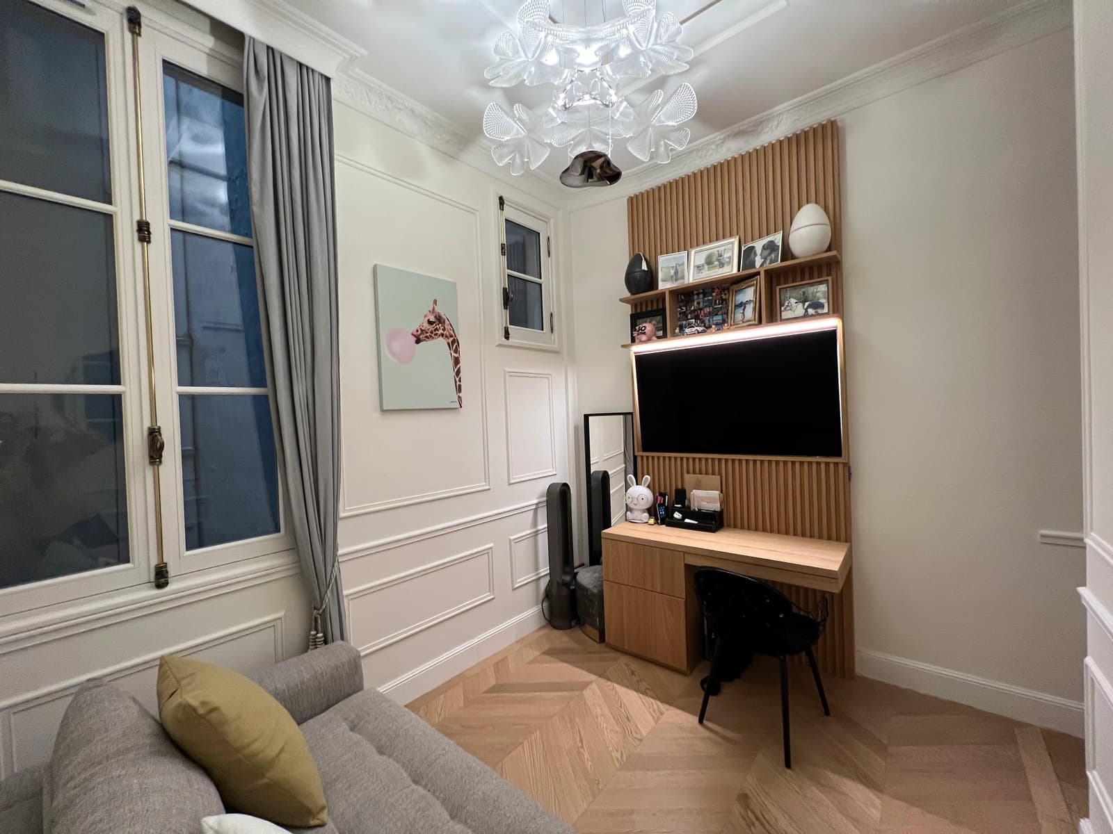 Living room in Design apartment golden triangle - 5