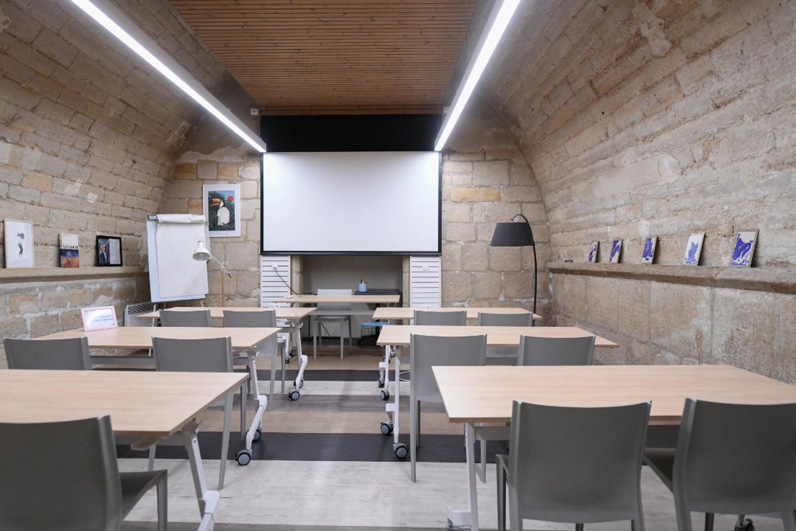 Meeting room in Large room between wood and stone - 1