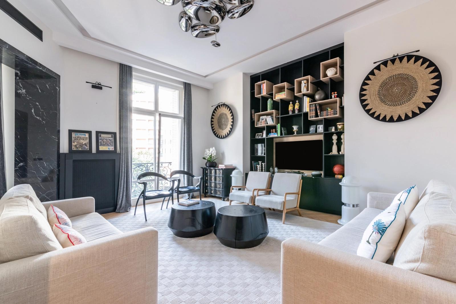 Living room in Apartment in the heart of the 16th arrondissement - 1
