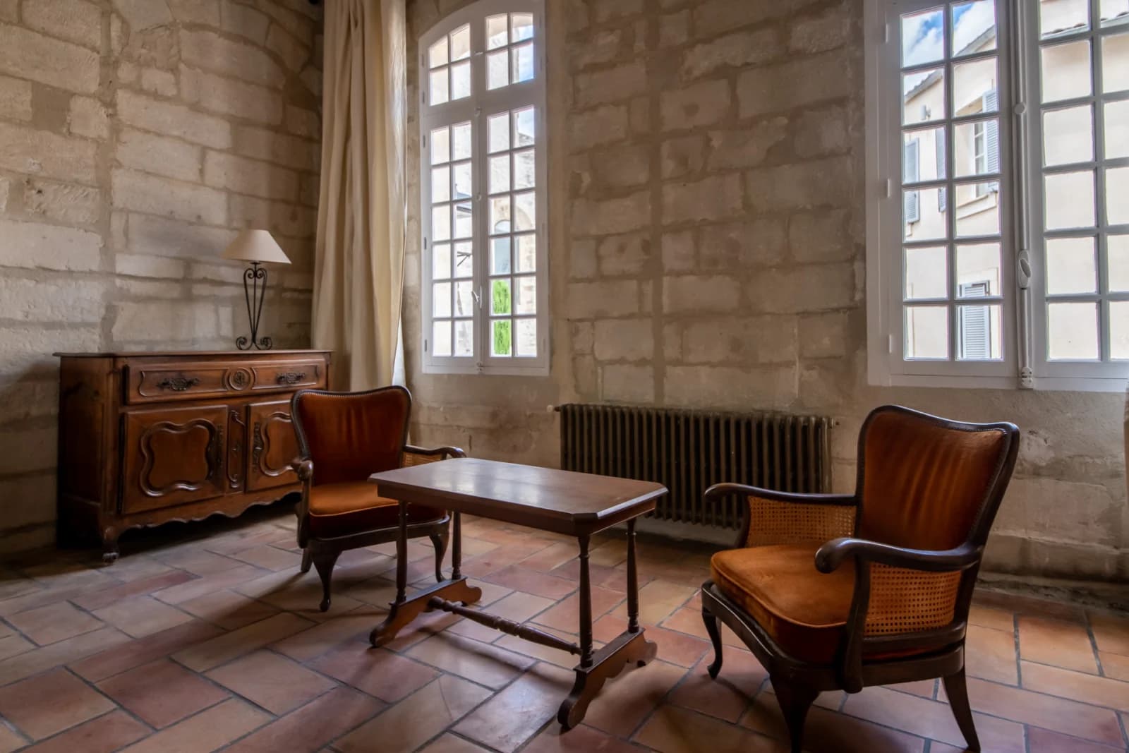 Comedor dentro Casa urbana del siglo XVI a 5 minutos de Avignon - 3