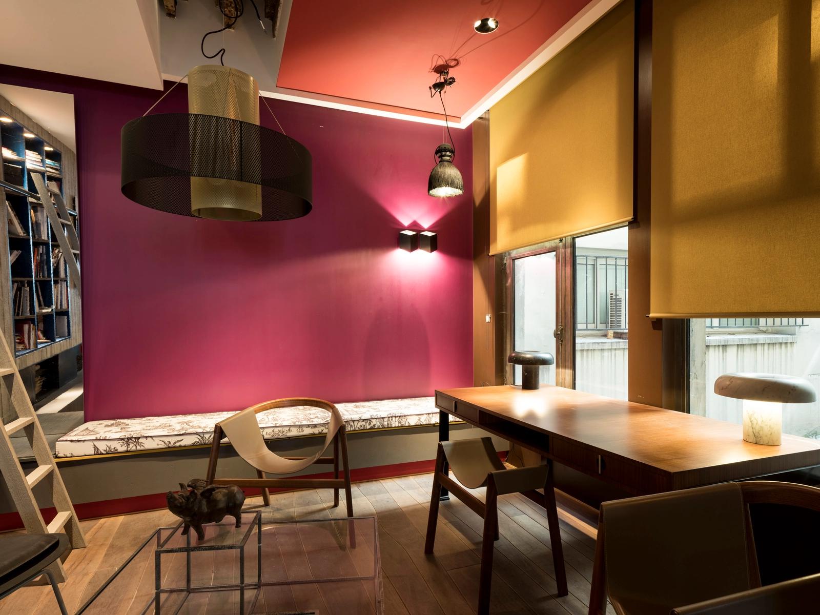 Meeting room in A colorful Parisian loft - 3