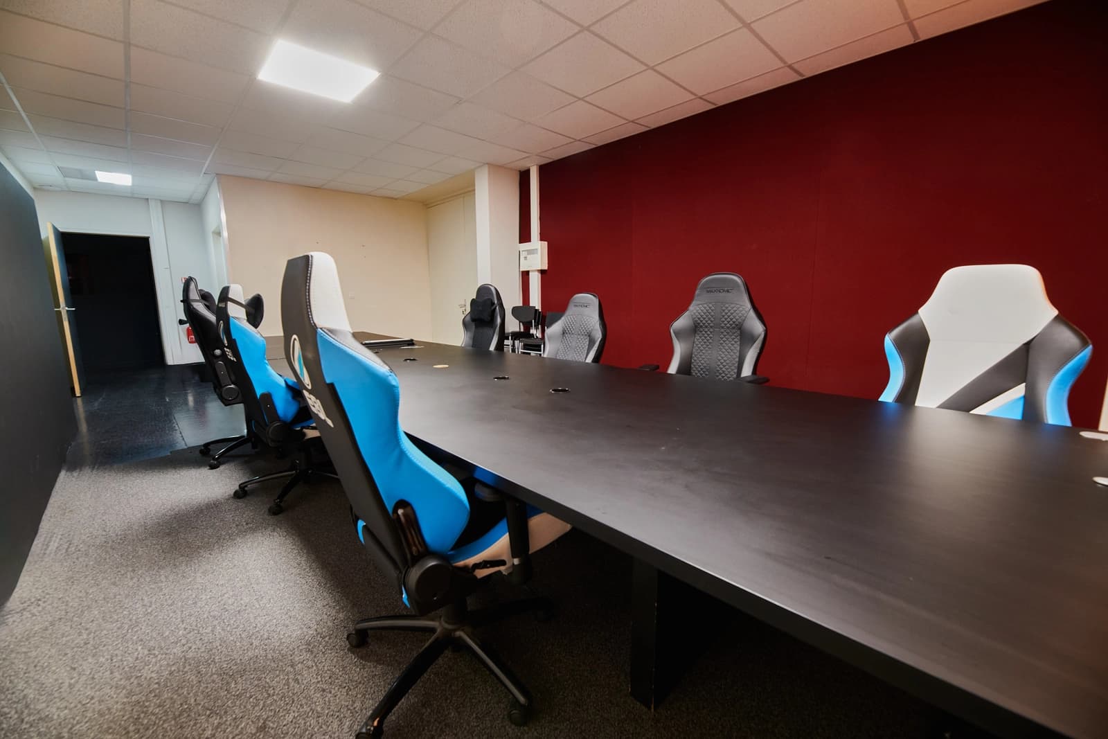 Space TV studio with meeting rooms - 1