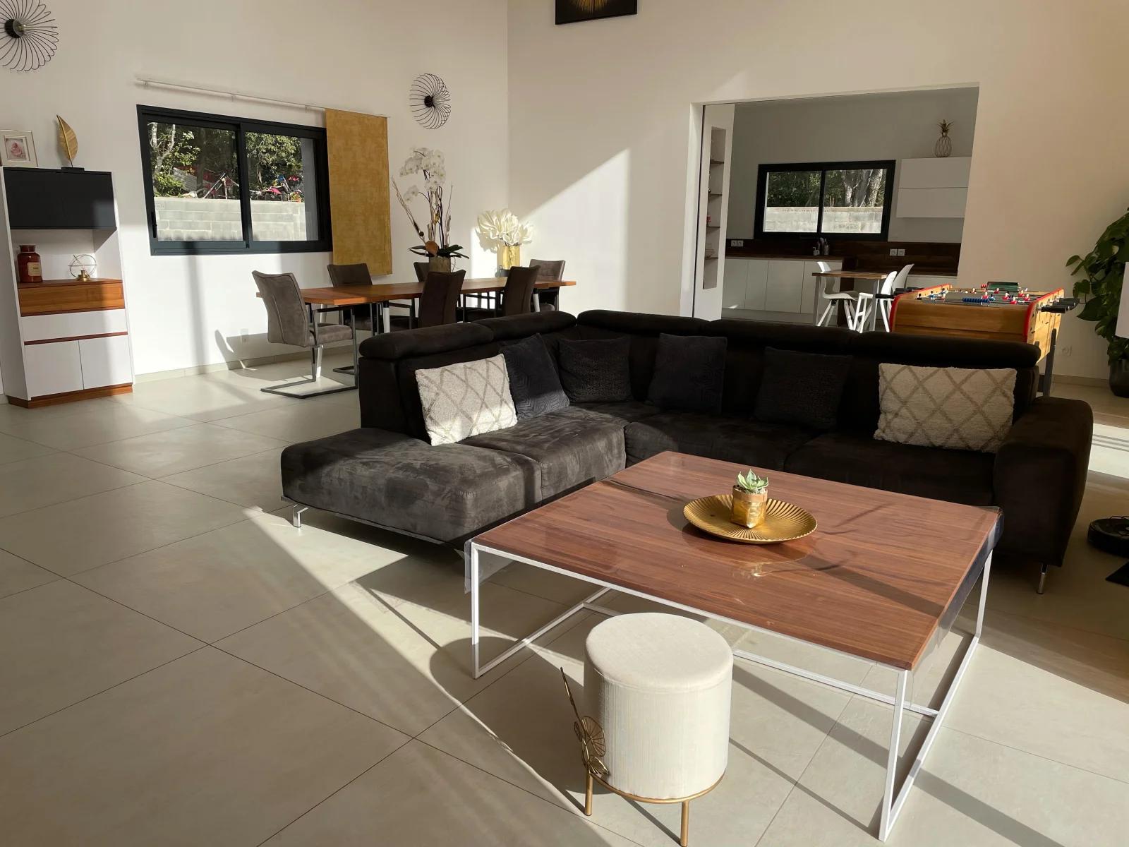 Living room in Modern Villa - Quiet/Nature setting - 1