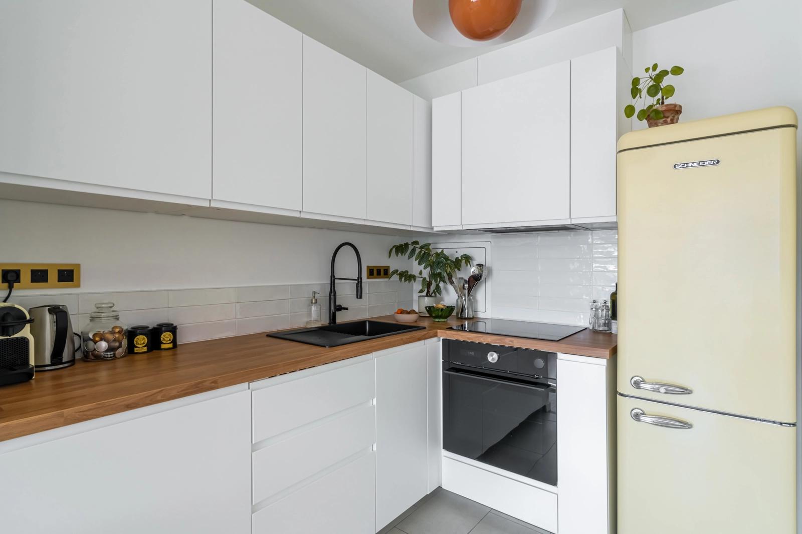 Kitchen in Modern apartment - Terrace - Sacré-Coeur view - 4