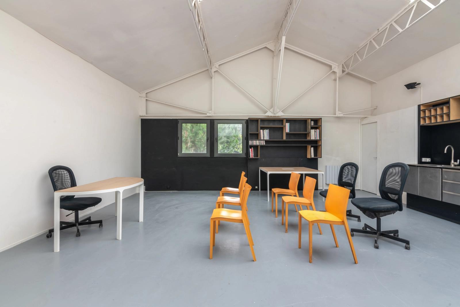 Meeting room in Bright space with glass roof in Montreuil - 3
