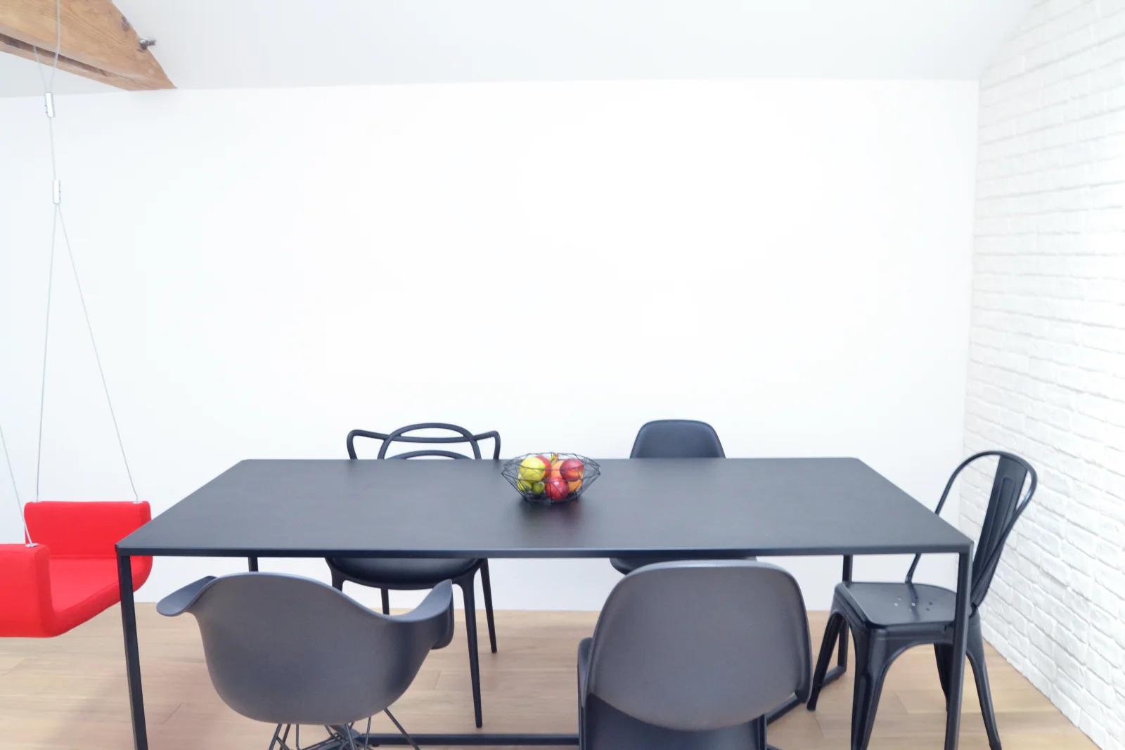 Salle de réunion dans Appartement minimaliste avec petite terrasse - 3
