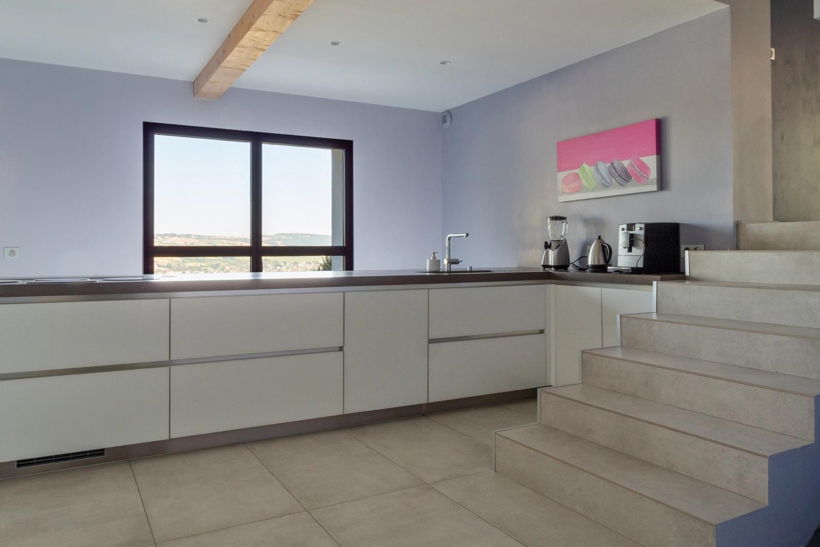 Kitchen in Quiet house with view on 5000m² of land - 3