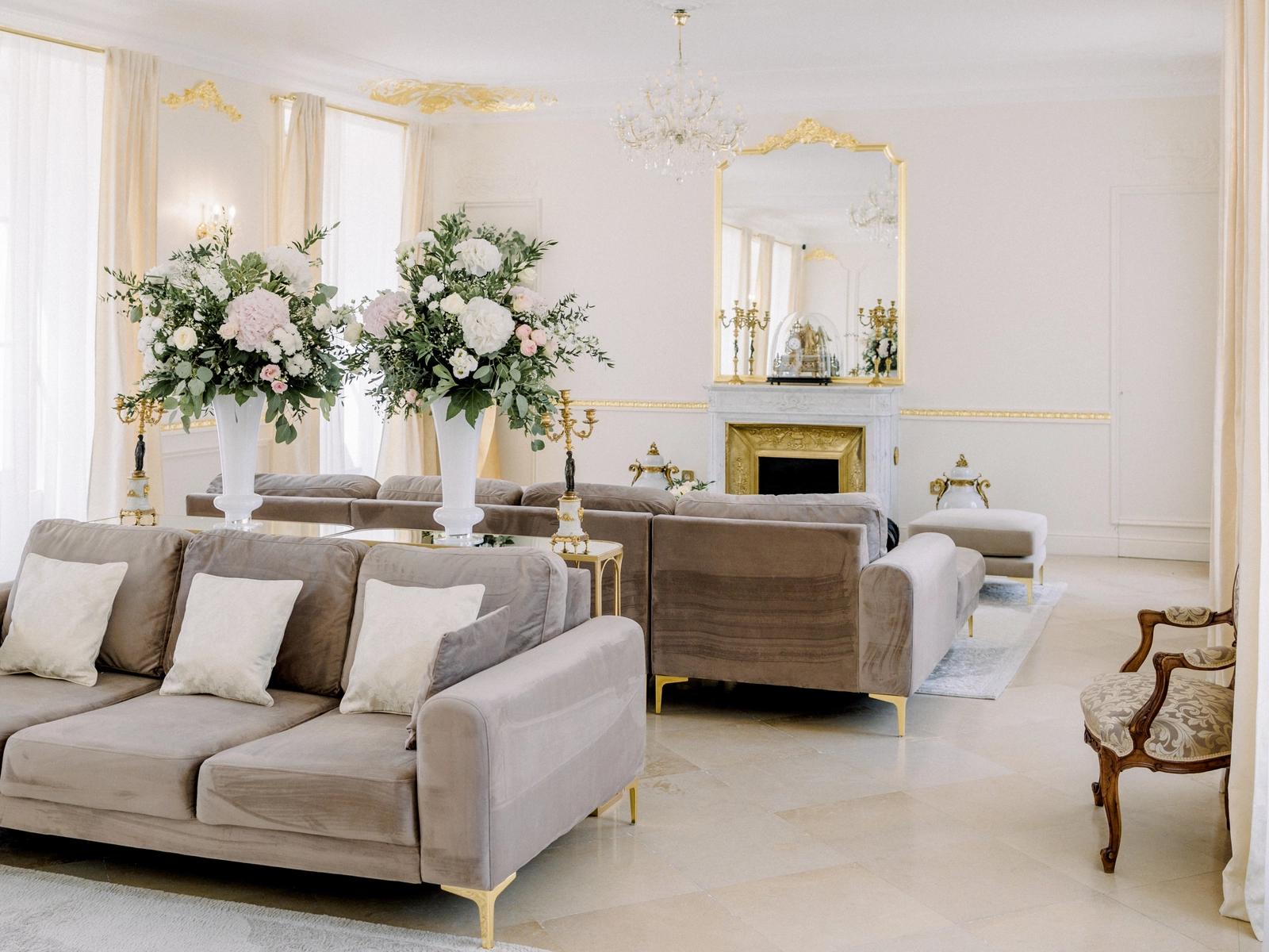 Living room in Château privatization - 2