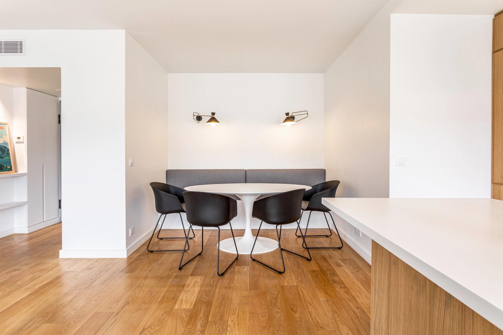 Meeting room in Clean, minimalist apartment - 5