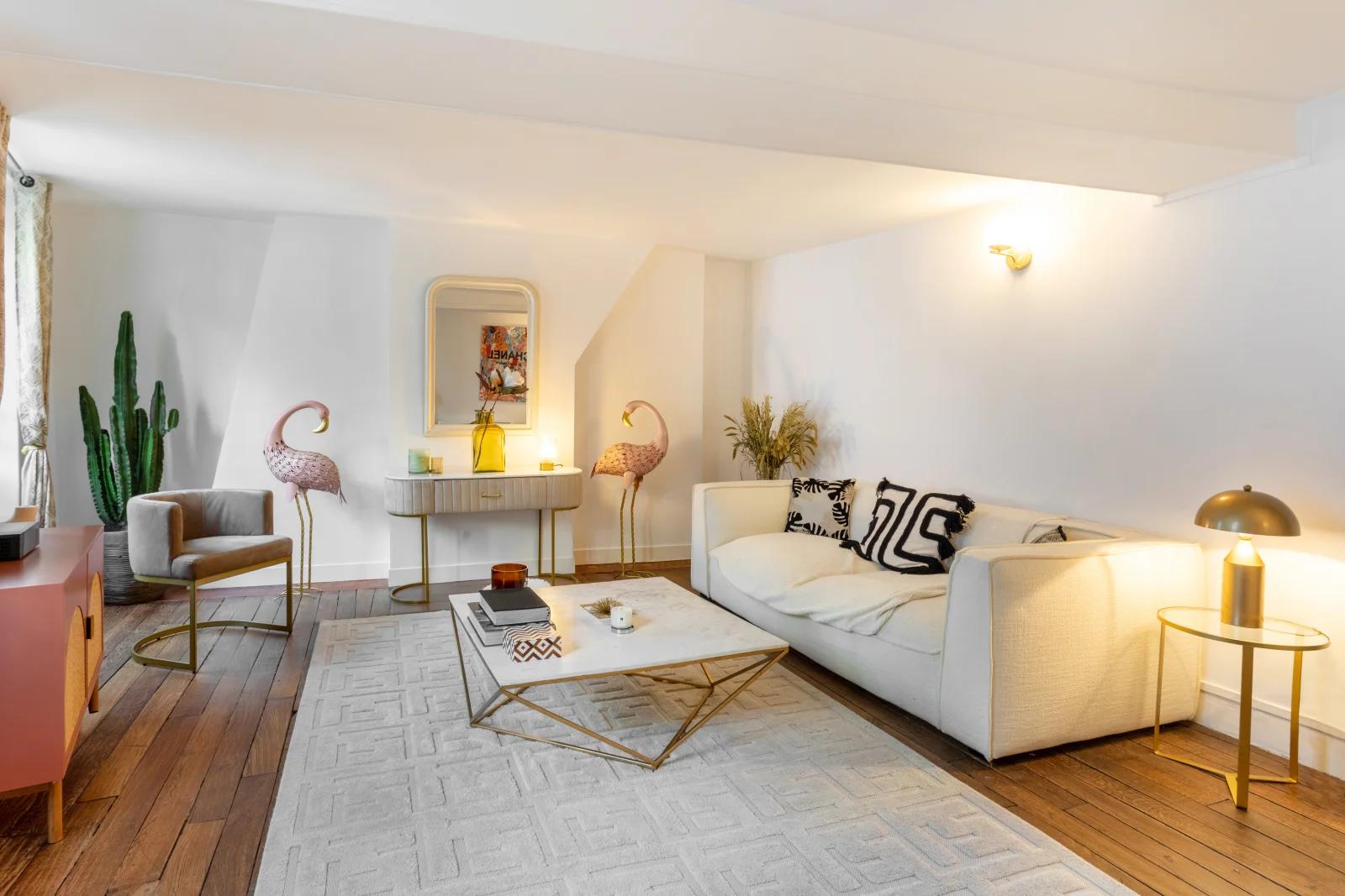 Living room in Parisian apartment near the Eiffel Tower - 3