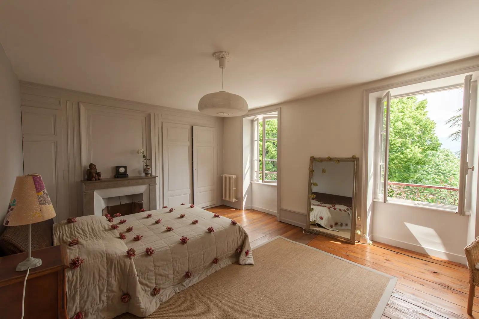Dormitorio dentro Encantadora finca del siglo XVIII a 1 hora de Lyon - 5