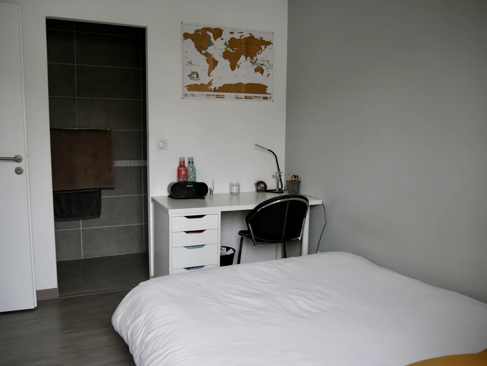 Dormitorio dentro Villa nueva y moderna en una zona tranquila - 4