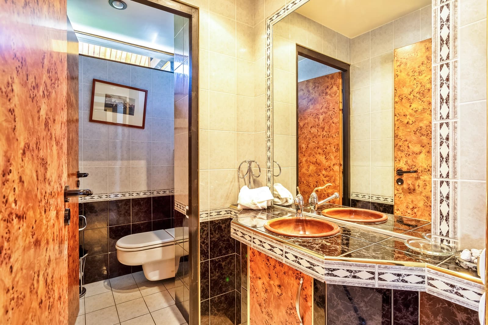 Bathroom in Grand chalet savoyard moderne avec vue unique  - 4