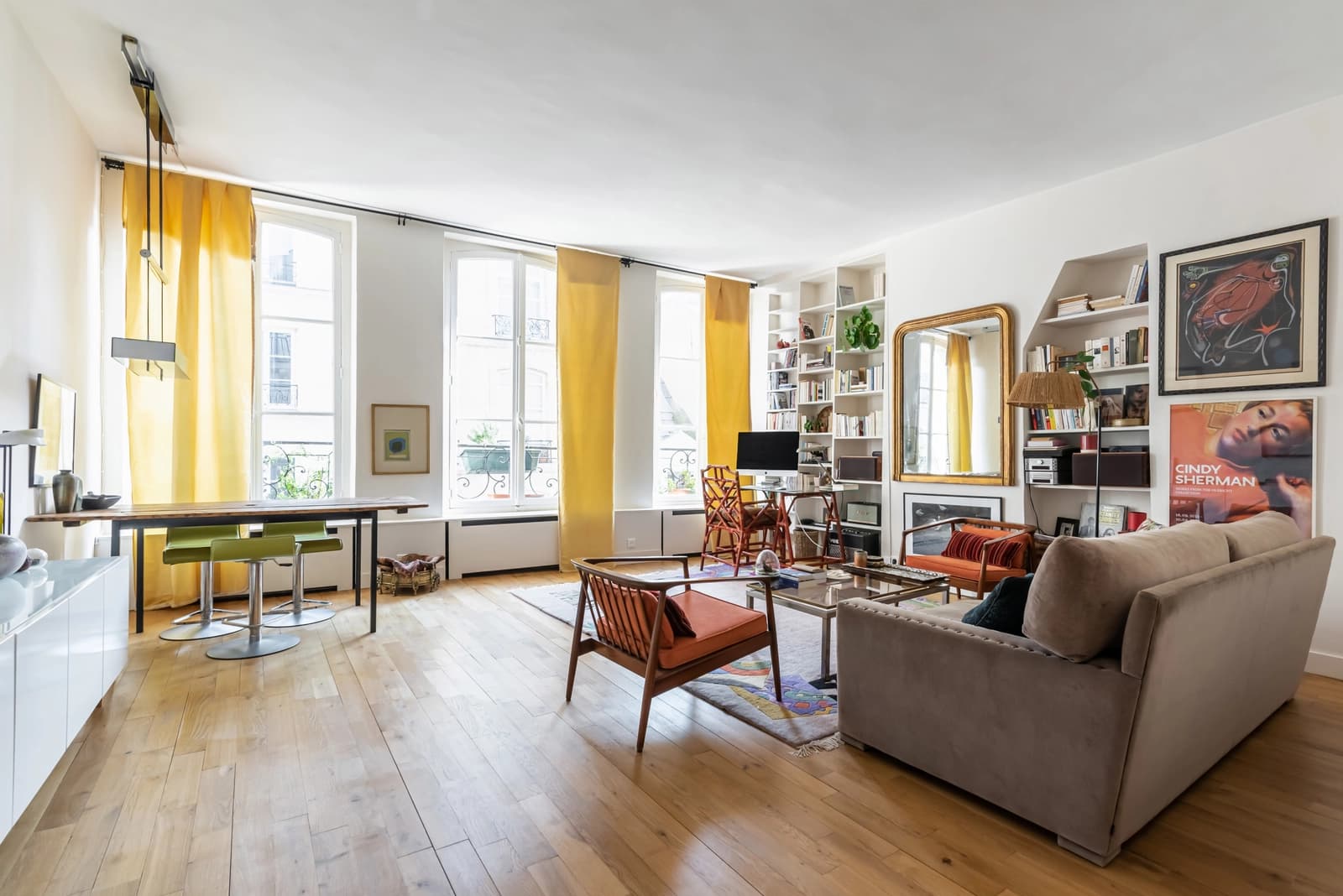 Living room in Sublime light-filled two-room apartment Beaubourg - 0