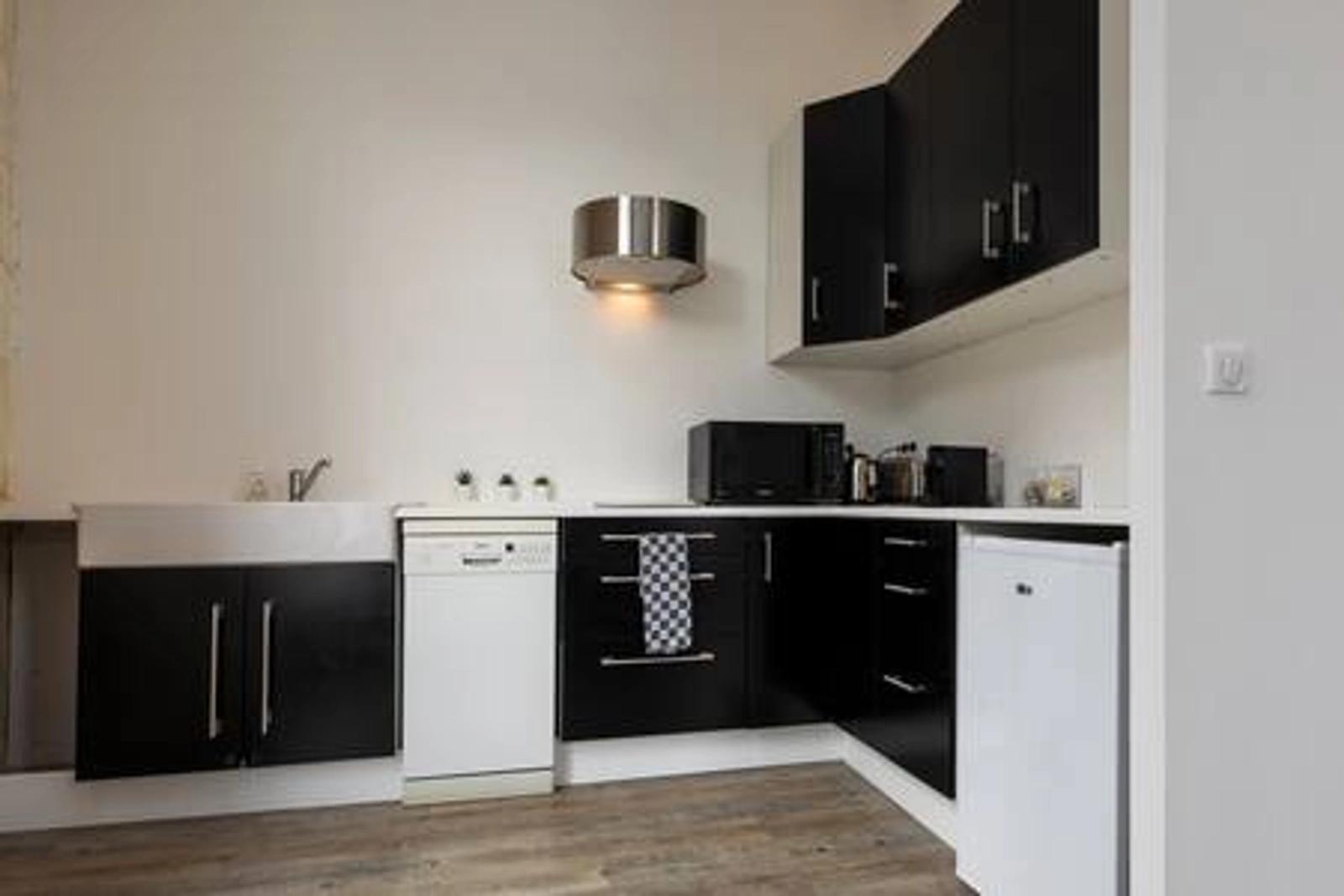 Kitchen in Renovated T2 in stone building, 45m². - 1
