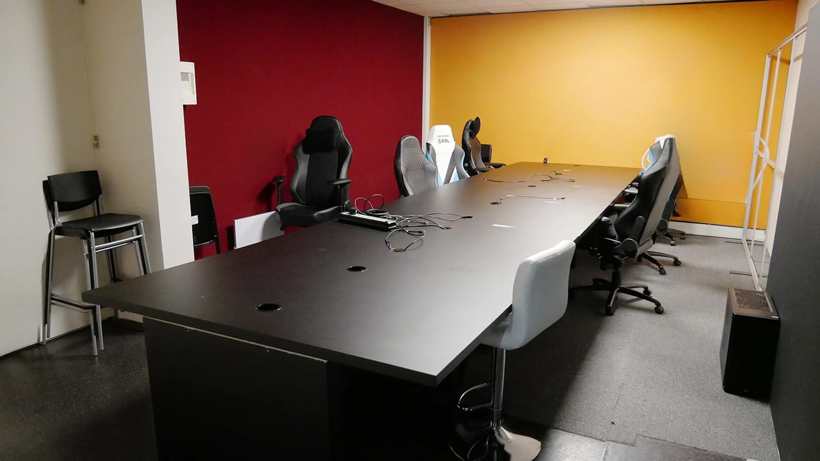 Space TV studio with meeting rooms - 4