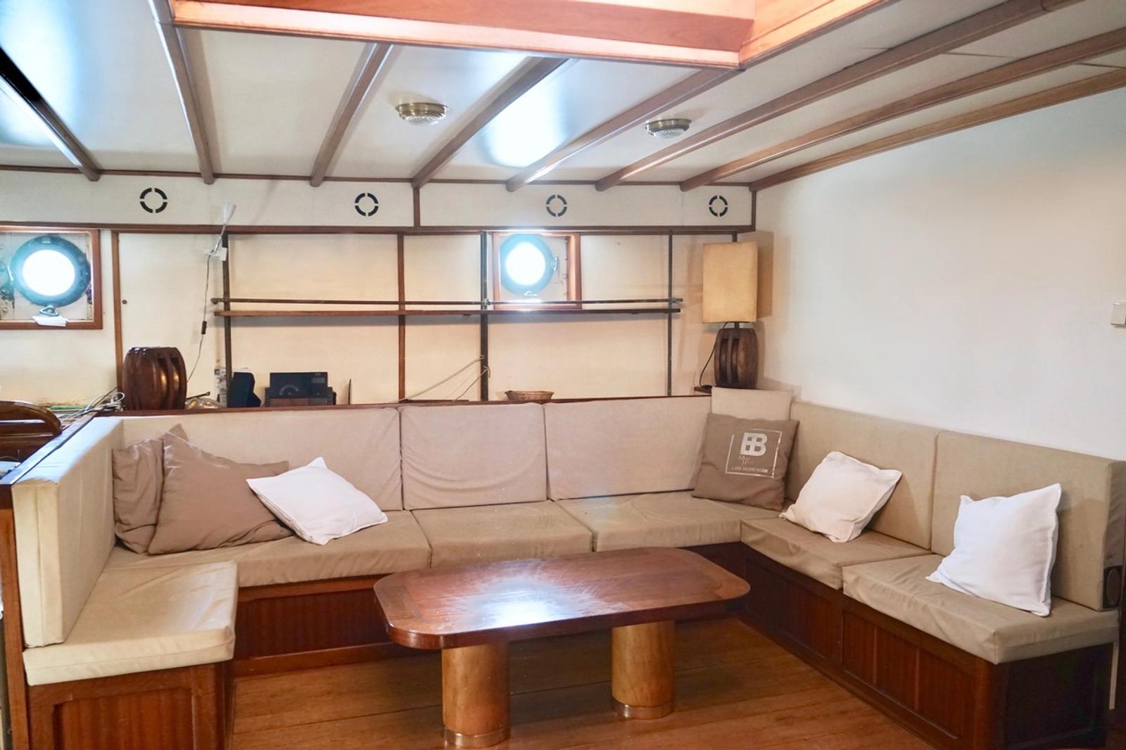 Living room in Classic tall ship - Le Don du Vent - 3