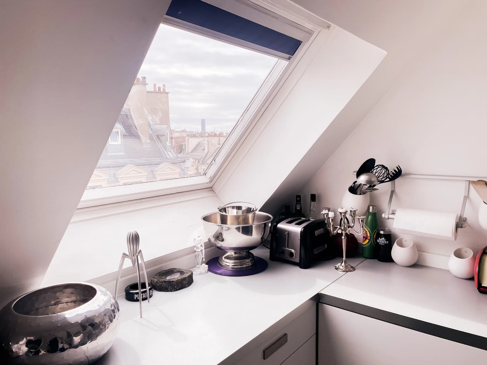 Kitchen in Parisian apartment with breathtaking views. - 5