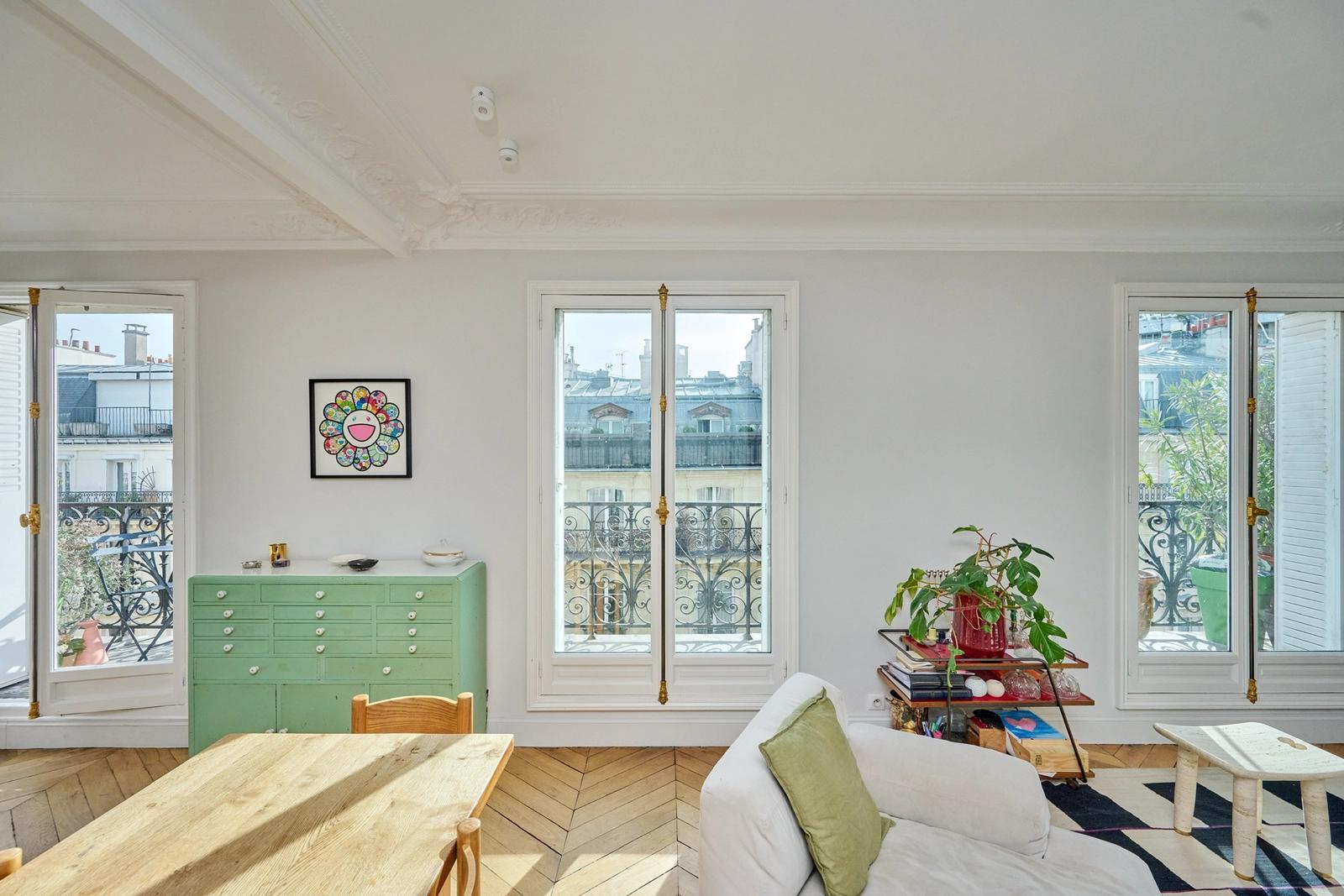 Living room in Bright & modern Haussmanian apartment - 1