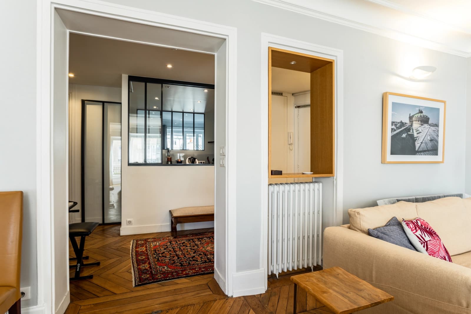 Living room in Beautiful apartment in the heart of Rue des Martyrs - 5