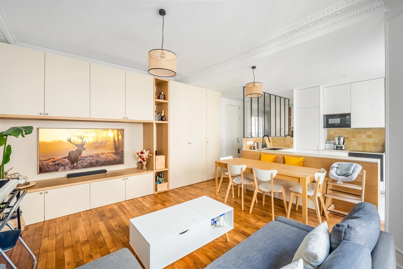 Space Architect-designed apartment, renovated, moldings - 1