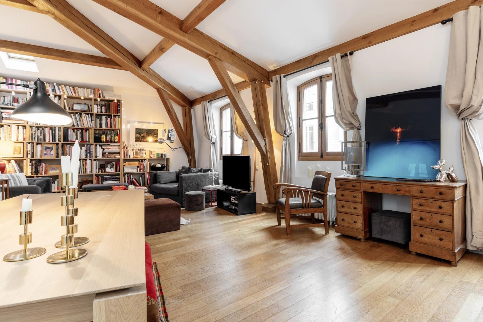 Living room in House in the heart of Saint Germain des Près - 5