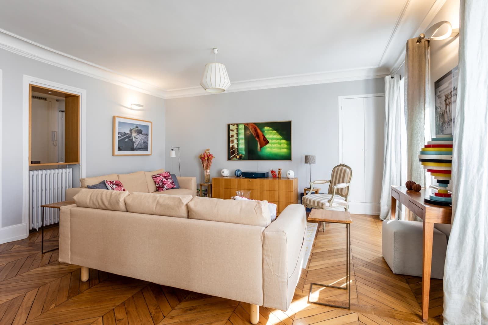 Living room in Beautiful apartment in the heart of Rue des Martyrs - 3