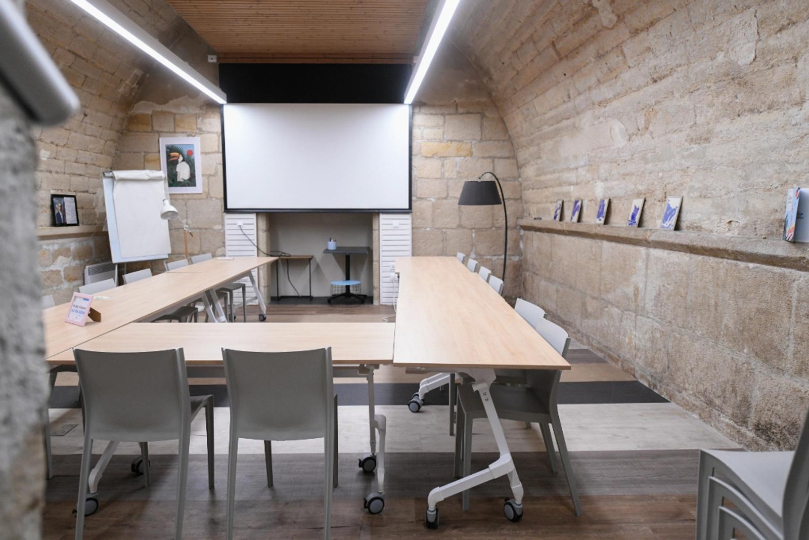 Meeting room in Large room between wood and stone - 3