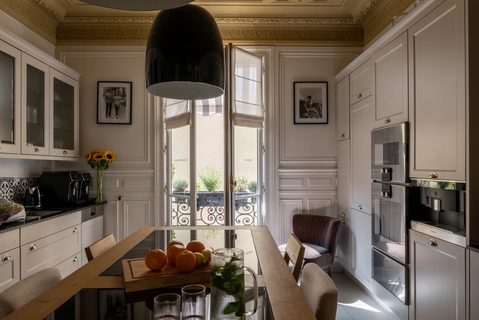 Kitchen in Parisian apartment with character - 4