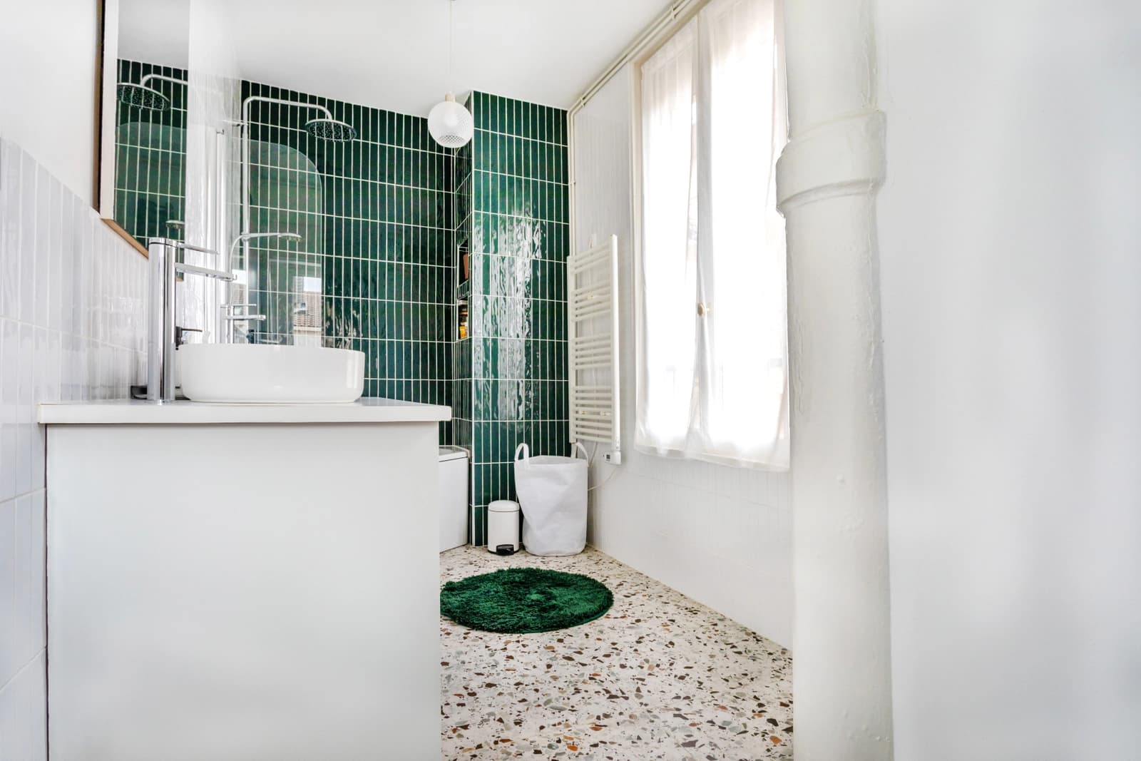 Bathroom in Haussmanian-style apartment on the banks of the Marne - 1