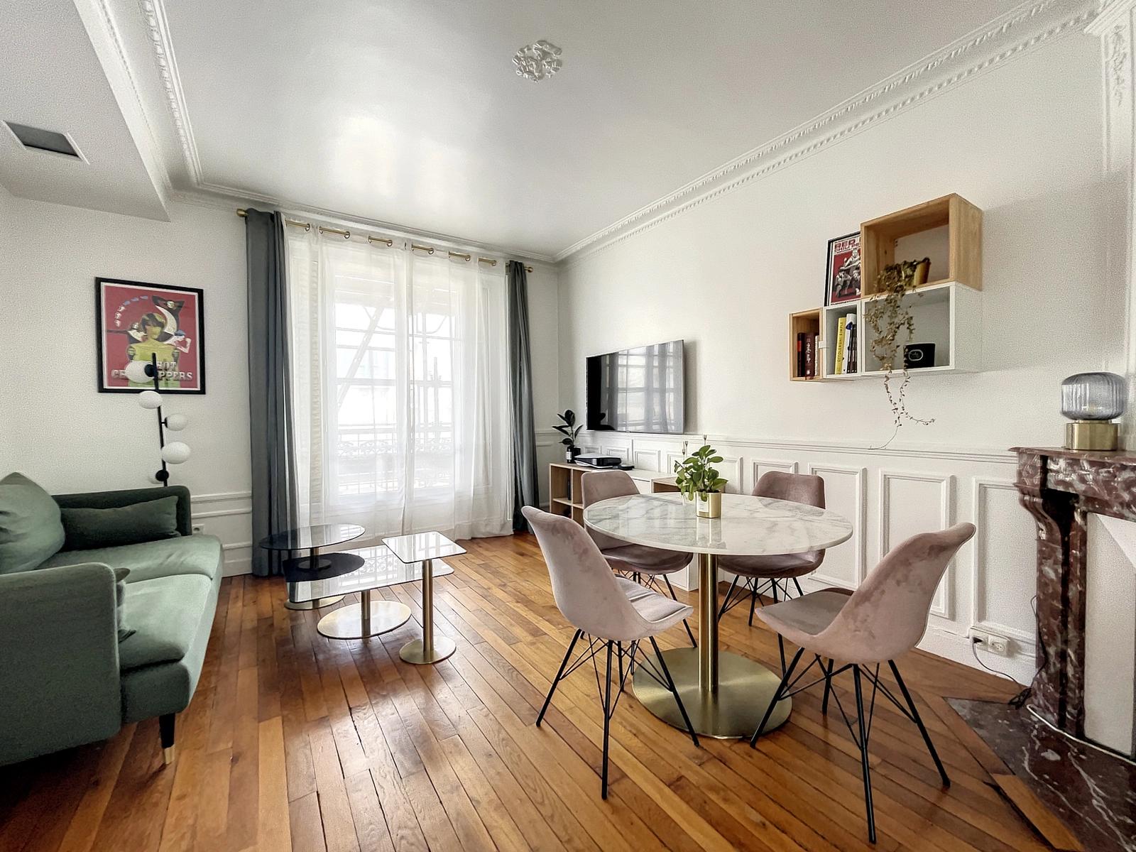 Space Bright, modern Haussmann apartment - 1