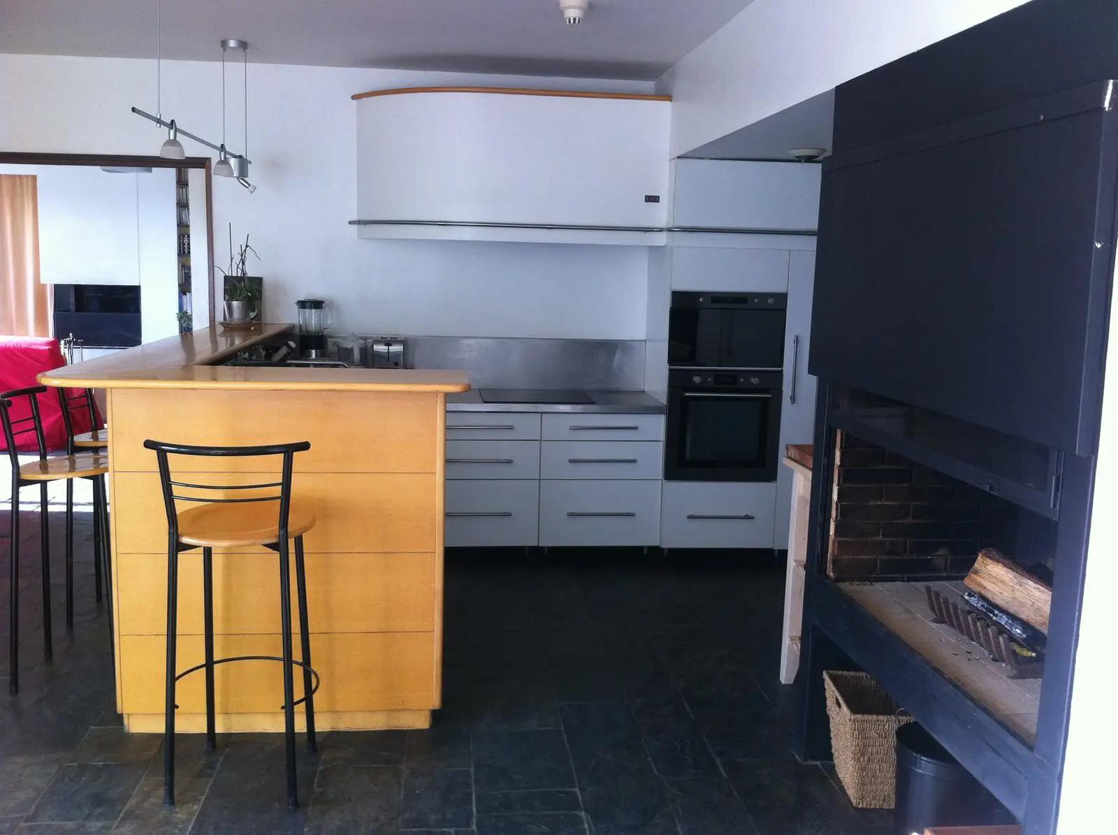 Kitchen dentro Viaje a un chalé con vistas al mar en Saint Brieuc - 3