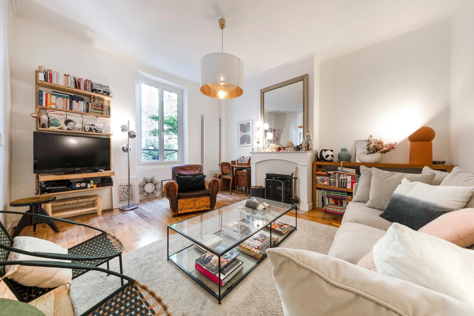 Living room in House with garden in Les Batignolles - 1
