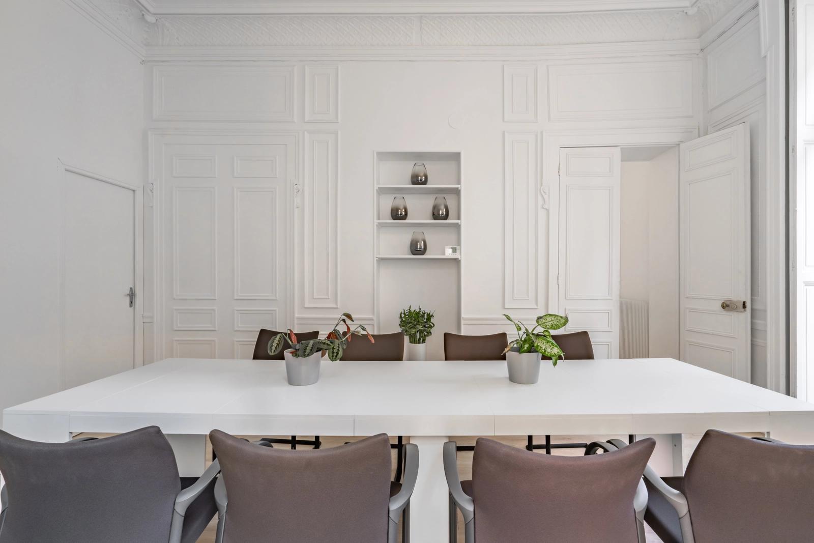 Meeting room in Haussmann-style meeting space - 2
