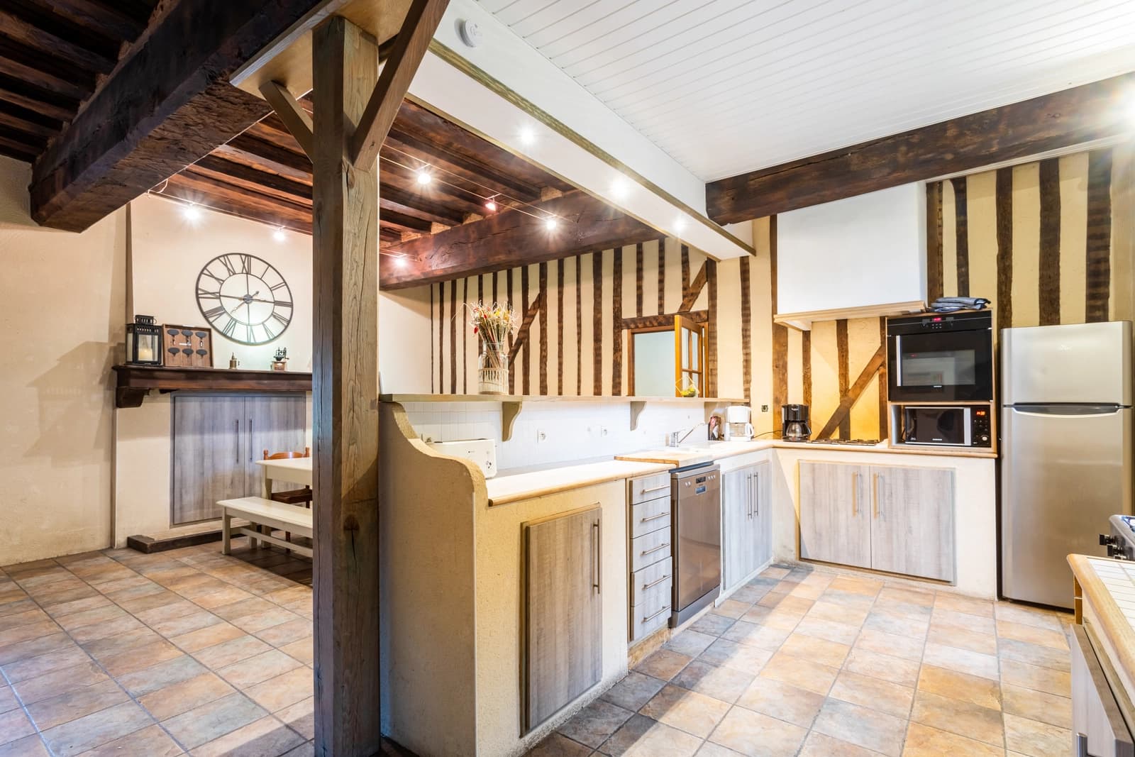 Kitchen in Completely renovated 16th-century manor house - 5