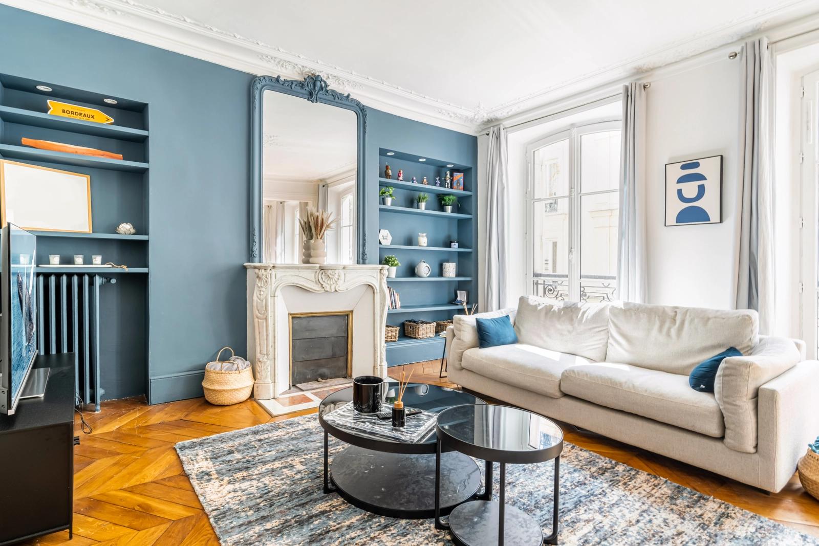 Living room in Cosy Haussmann apartment in the heart of Paris - 1