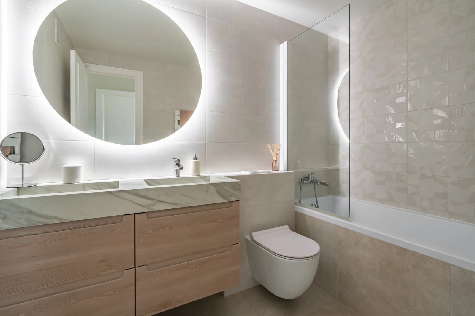 Bathroom in Bright, modern apartment with unobstructed view - 1