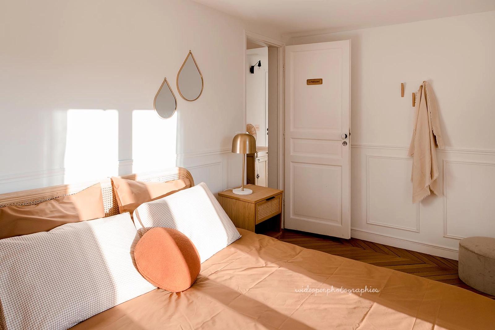 Dormitorio dentro Lugares para vivir y experimentar en el oeste de París - 1