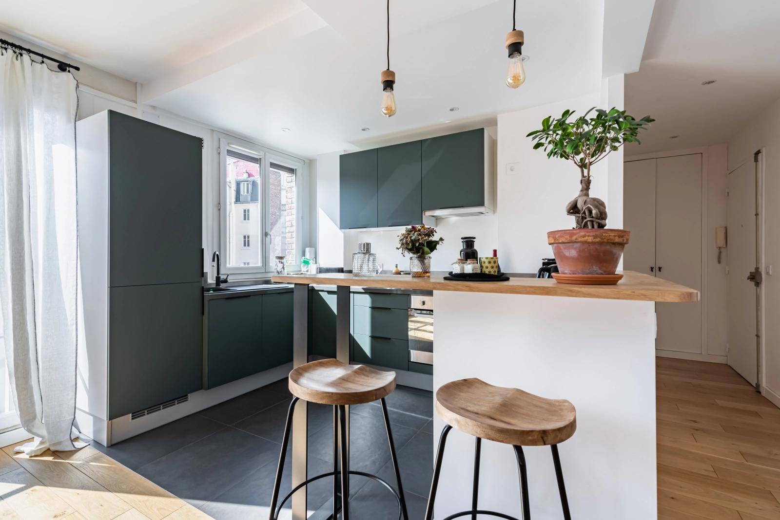 Kitchen dentro Piso cálido y luminoso en Neuilly - 3