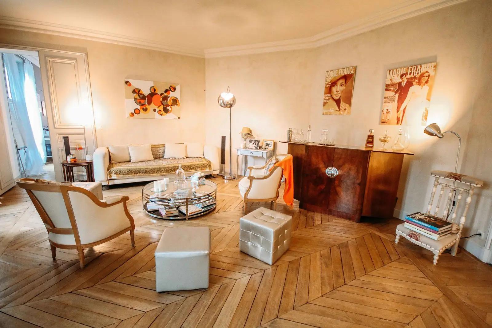 Living room in Beautiful Haussmann apartment with view of St-Augustin - 2