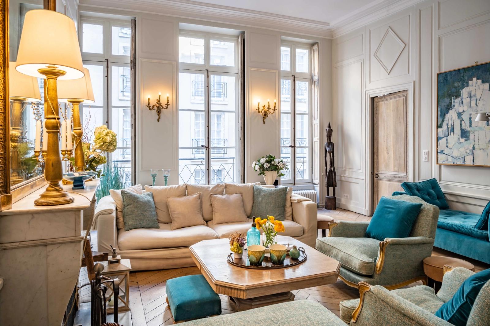 Living room in Superb apartment in the heart of Ile Saint Louis - 3