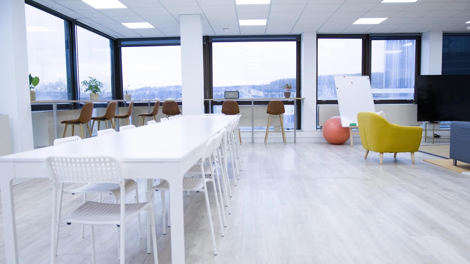 Meeting room in Collaborative space with view of the Seine and Eiffel Tower - 1