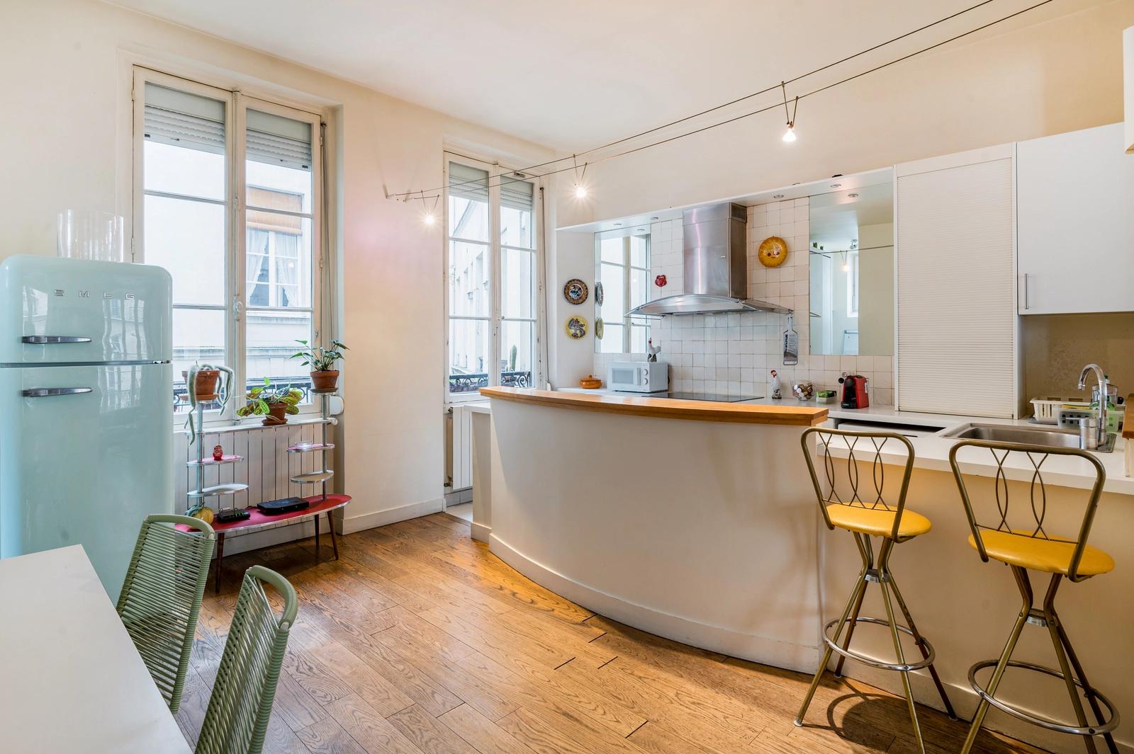 Meeting room in Apartment in the heart of the Marais - 2