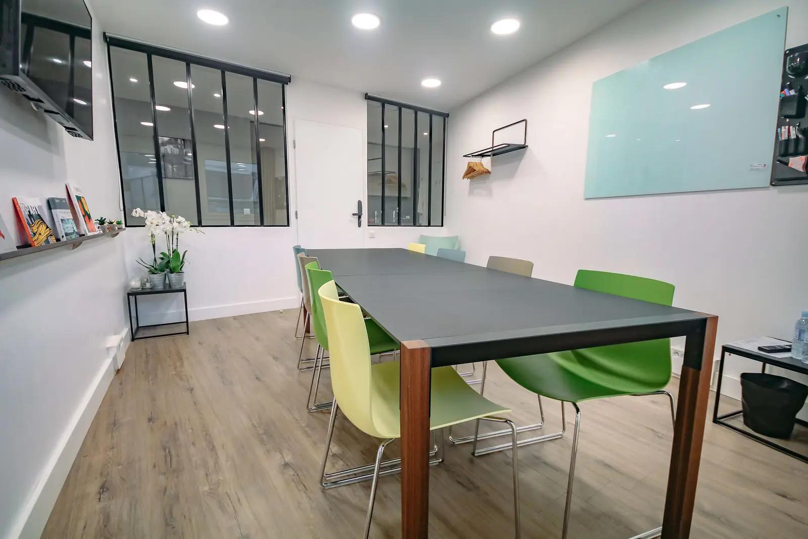 Meeting room in Vittoria, a pleasantly designed workroom - 0