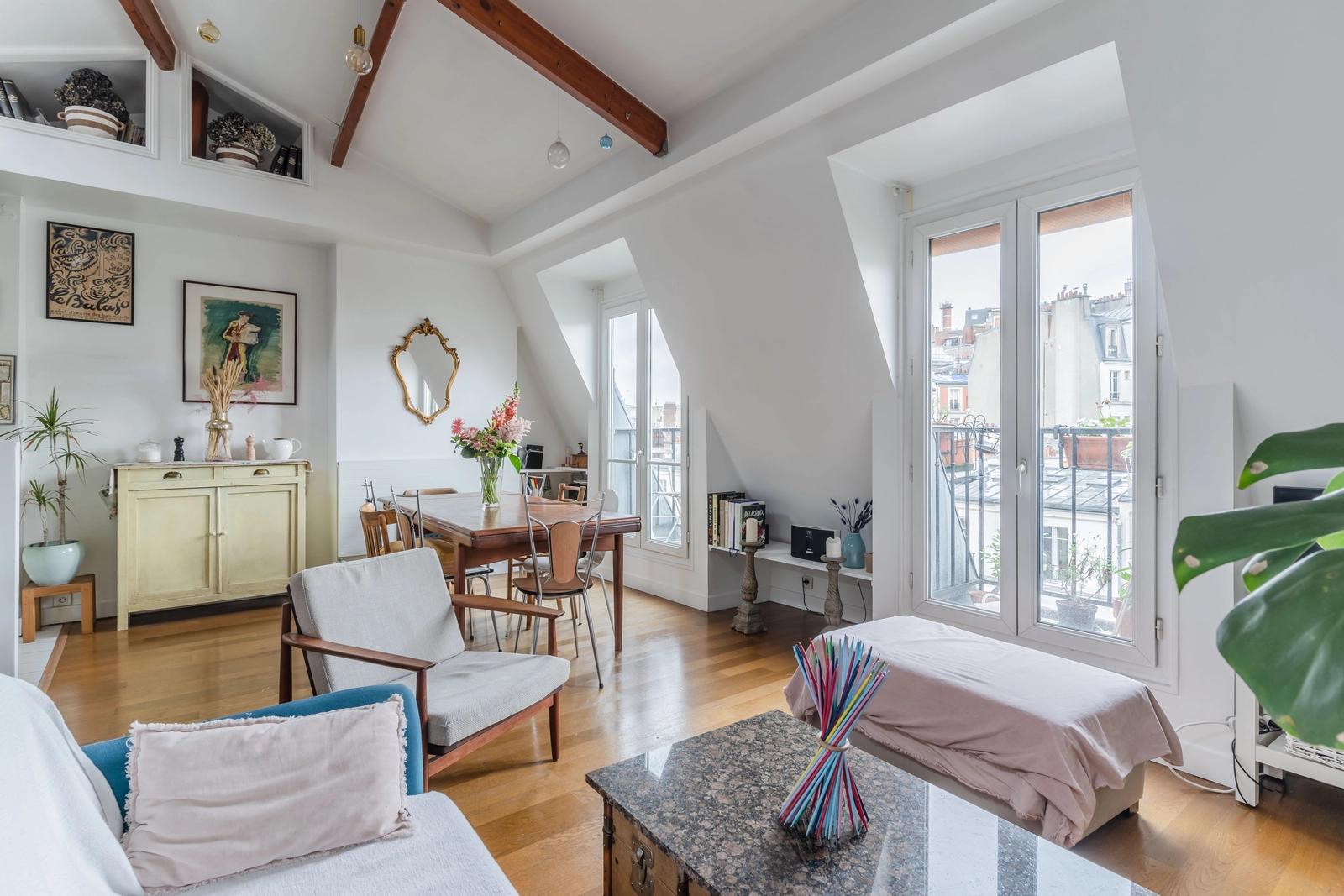Living room in On the roofs of Montmartre - 2
