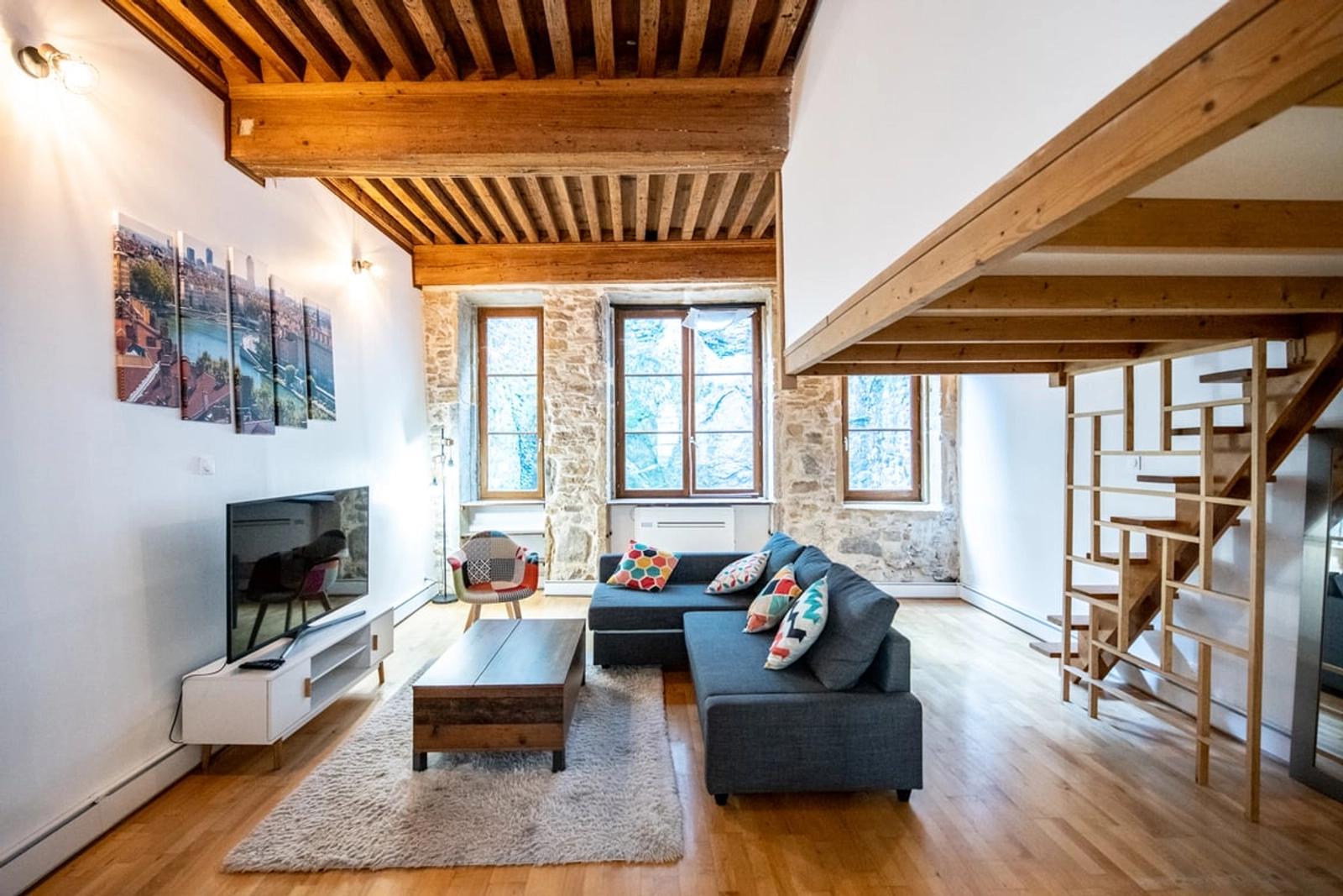 Living room in Le Soyeux - Superb canut on Quai de Saône - 0