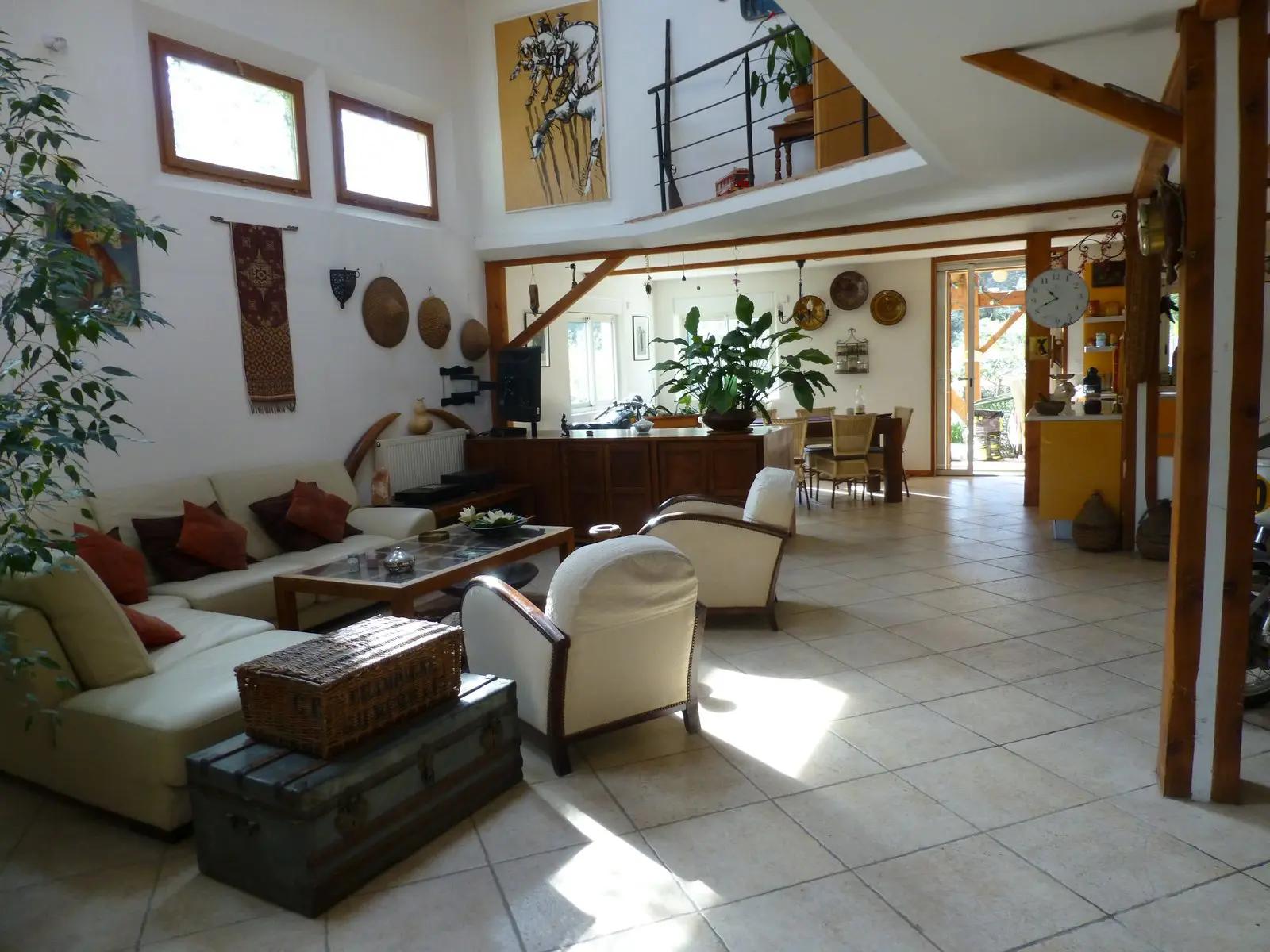 Living room in Beautiful villa with garden - 0