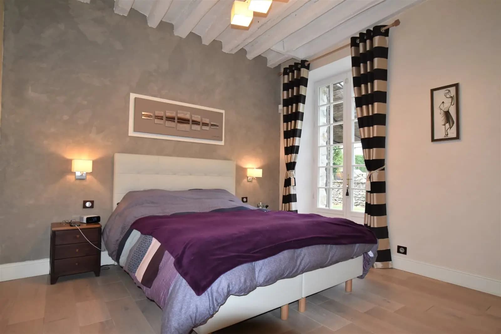 Dormitorio dentro Encantadora residencia con jardín de 4600 m². - 2