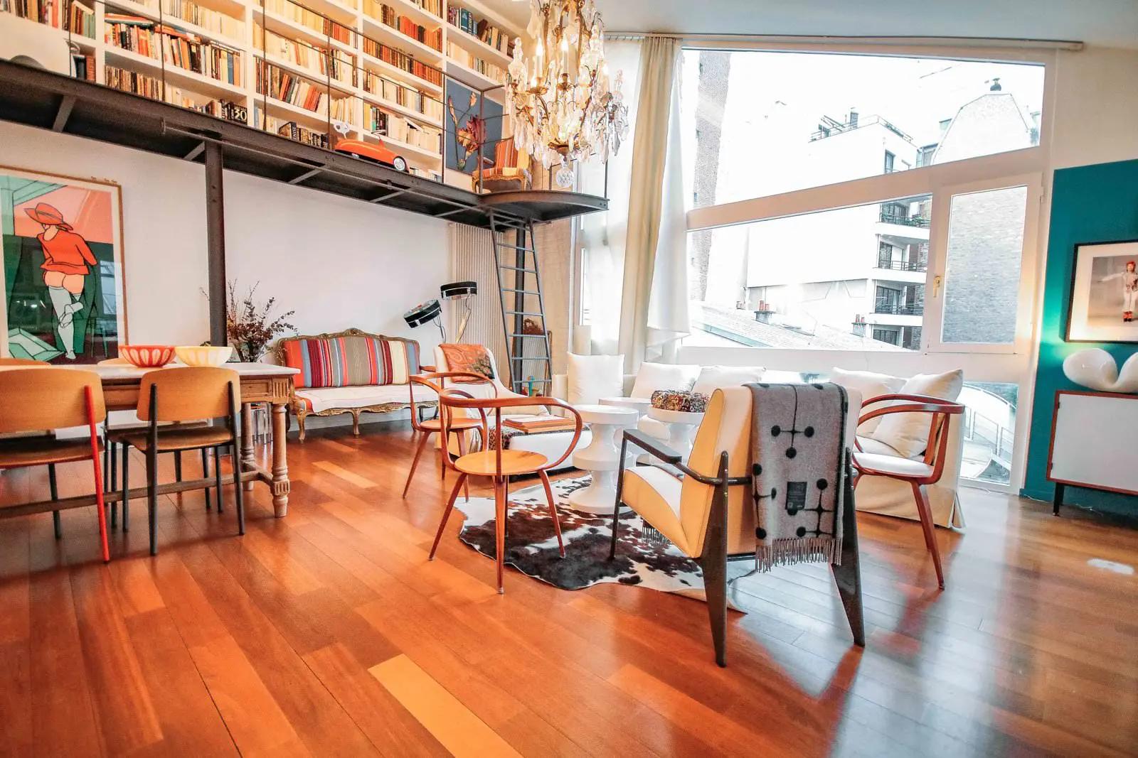 Comedor dentro Loft de diseño en una casa de estilo Le Corbusier - 4